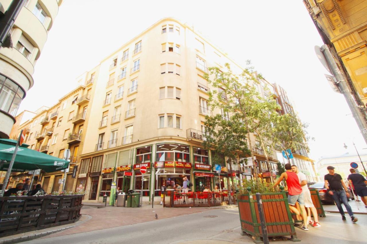 Sunny Studio With Balcony In Party District Budapest Exterior photo