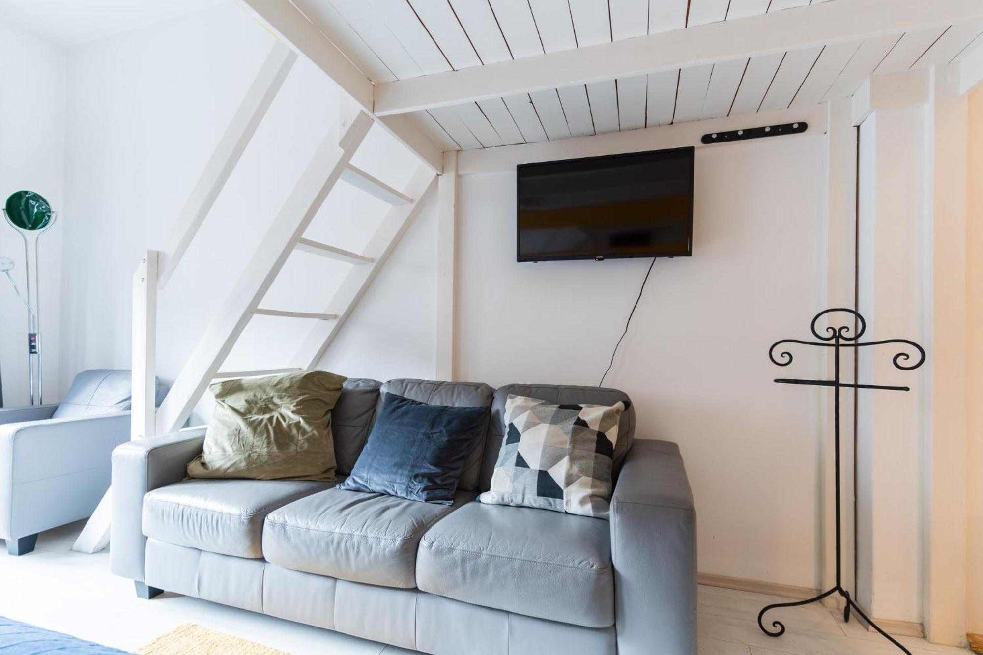 Sunny Studio With Balcony In Party District Budapest Exterior photo
